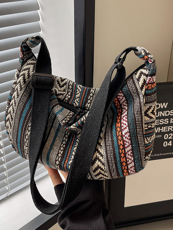 Ethnic Fashion Trends 2025 - Şık Büyük Kapasiteli Mantı Şeklinde Omuz