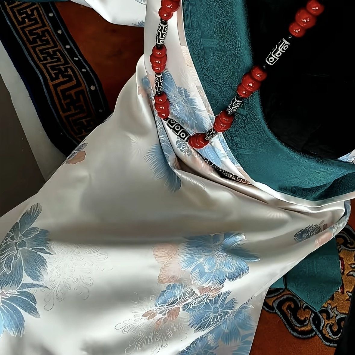 Yeni Kadın Butan Tibet Kostümü - Ethnic Fashion Shoot incelemesi ve fiyatı